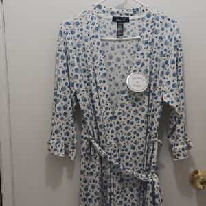 Rene Rofe Blue and White Floral Robe